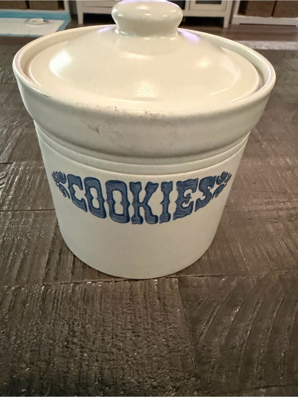 Vintage Pfaltzgraff Yorktowne Cookie Jar Canister Lid Blue Cookies USA Stoneware